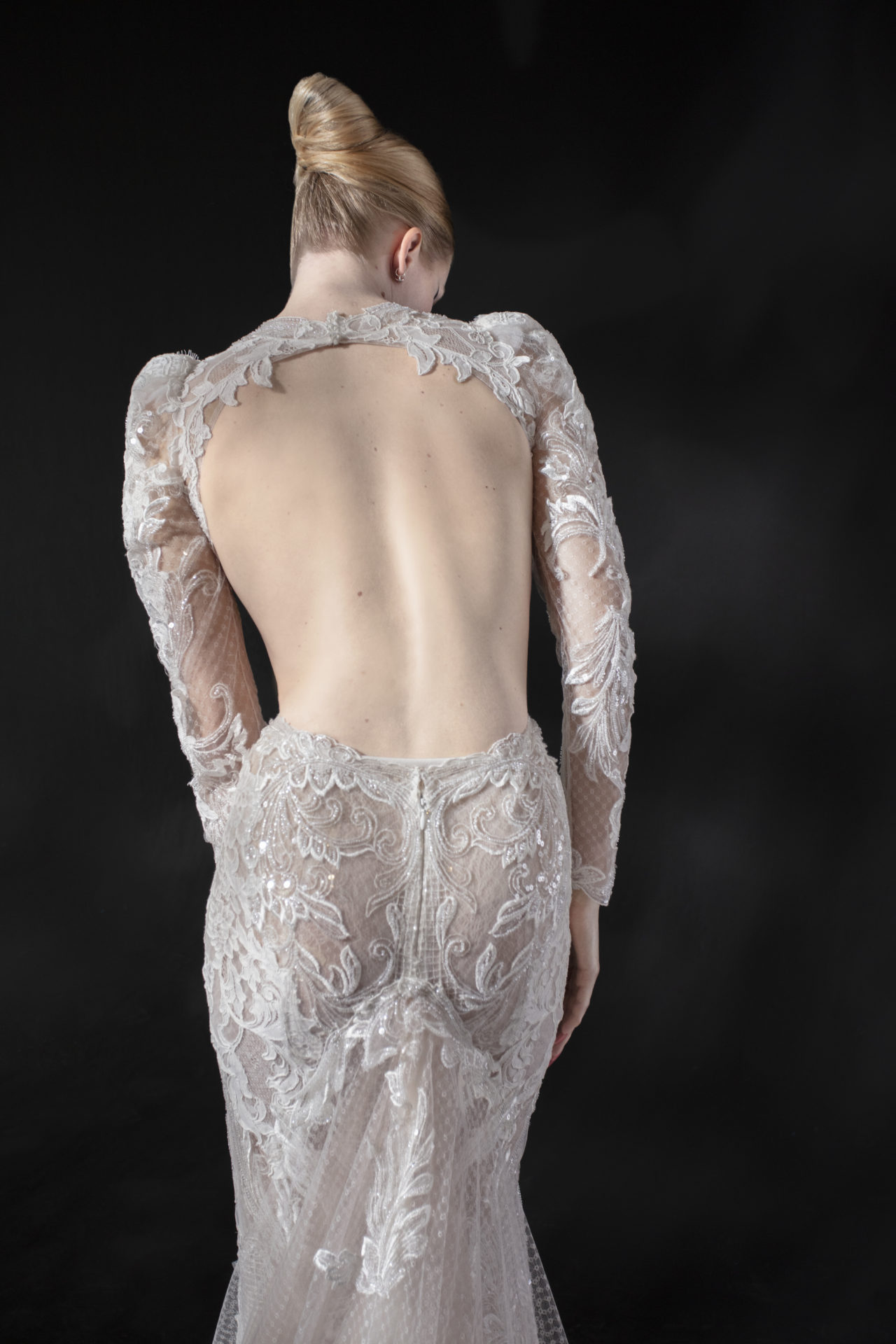 Discover the collections of wedding and party dresses Yolancris